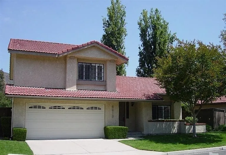 3 bed, 2.5 bath, 1623 sqft, $4,200 — Photo 2