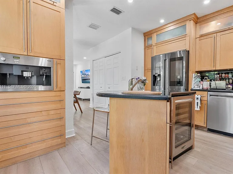 2231 SW 17th St — Photo 13