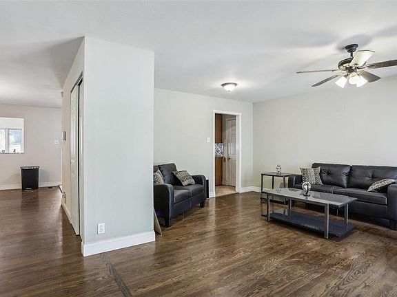3rd image of 610 Meadowgrass Dr