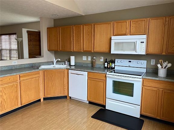 3rd image of 606 Dearborn Dr