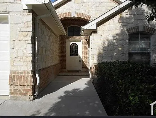 3 bed, 1869 sqft, $2,850 — Photo 1
