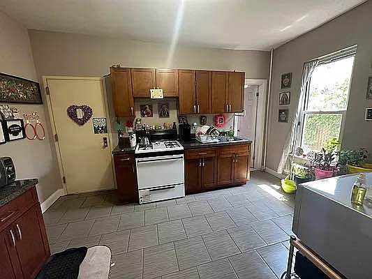 3rd image of 1522 61st St Unit 1