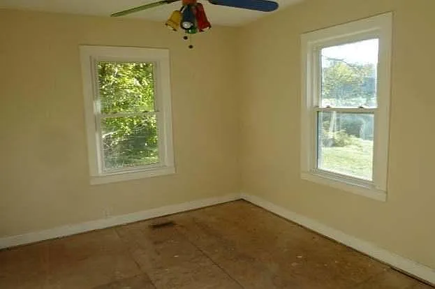 2104 Thorngrove Pike — Photo 2
