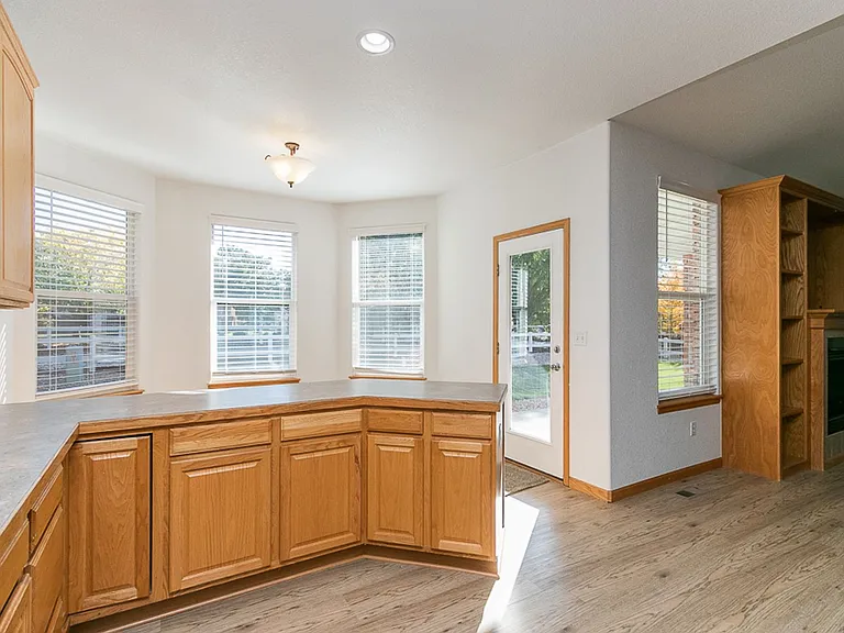 6708 Sage Ave — Photo 5