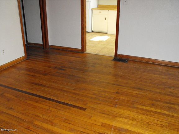 4th image of 2902 Oak St