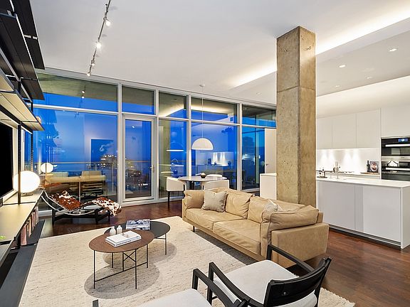 3rd image of 600 N Fairbanks Ct Penthouse 3902