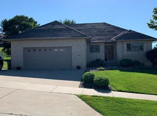 1646 Century Hills Dr NE, Rochester, MN 55906