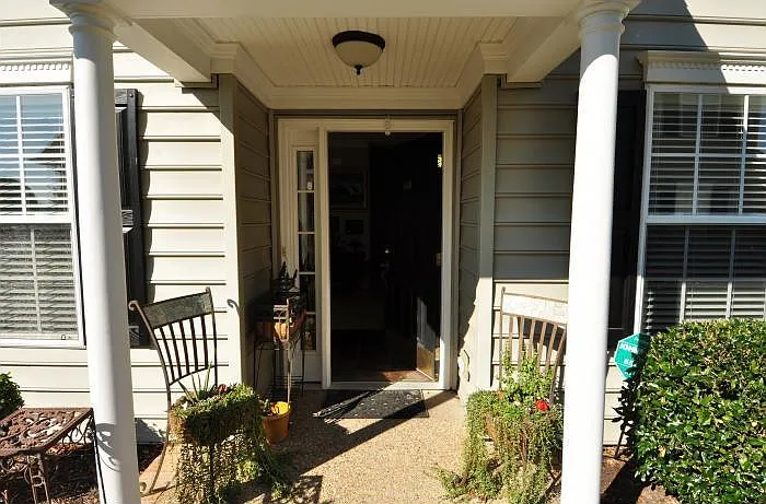 2 bed, 1355 sqft, $2,100 — Photo 2