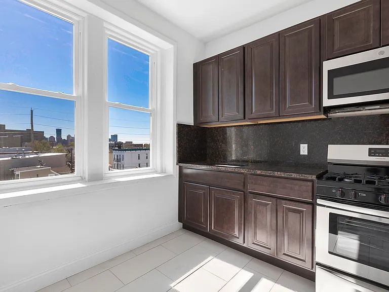 62 Beacon Ave #204 — Photo 2