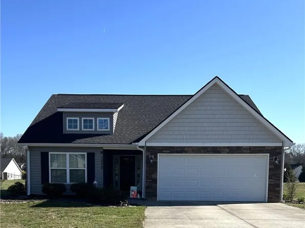 1070 Stoneham Cir, Anderson, SC 29626