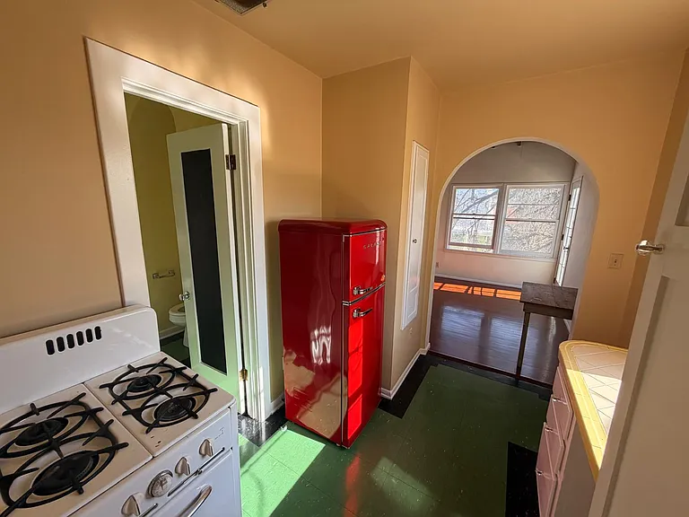 2118 Reservoir St — Photo 5