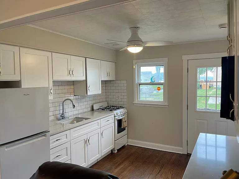 32 Lakeside Ln — Photo 5