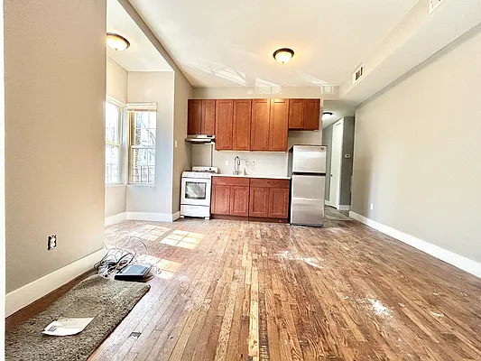 Rented by Pear NYC LLC | media 9