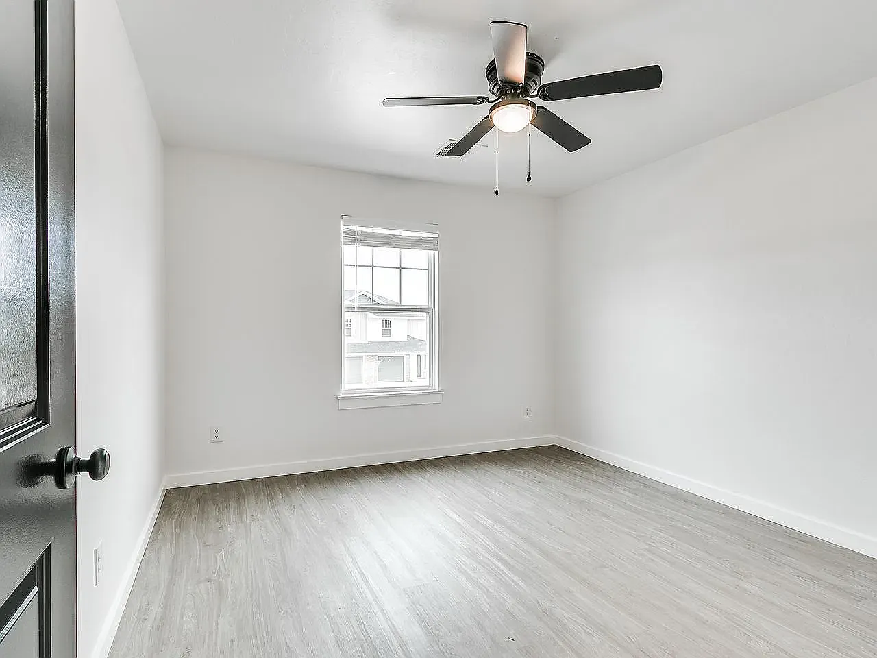 3 bed, 1424 sqft, $1,695 — Photo 4