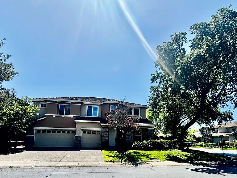 1902 Foster Way — Photo 2