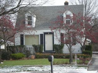 469 Som Center Rd, Mayfield Village, OH 44143