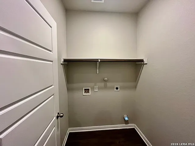 3406 Lindsay Ln — Photo 9