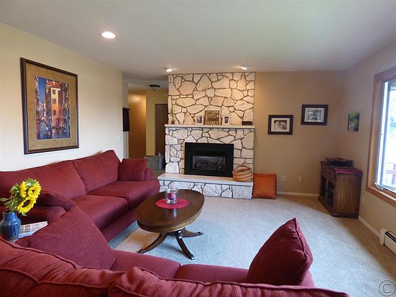 4th image of 903 Parkview Way