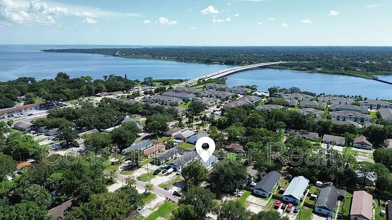 3 bed, 2.0 bath, 1079 sqft, $2,150 — Photo 2