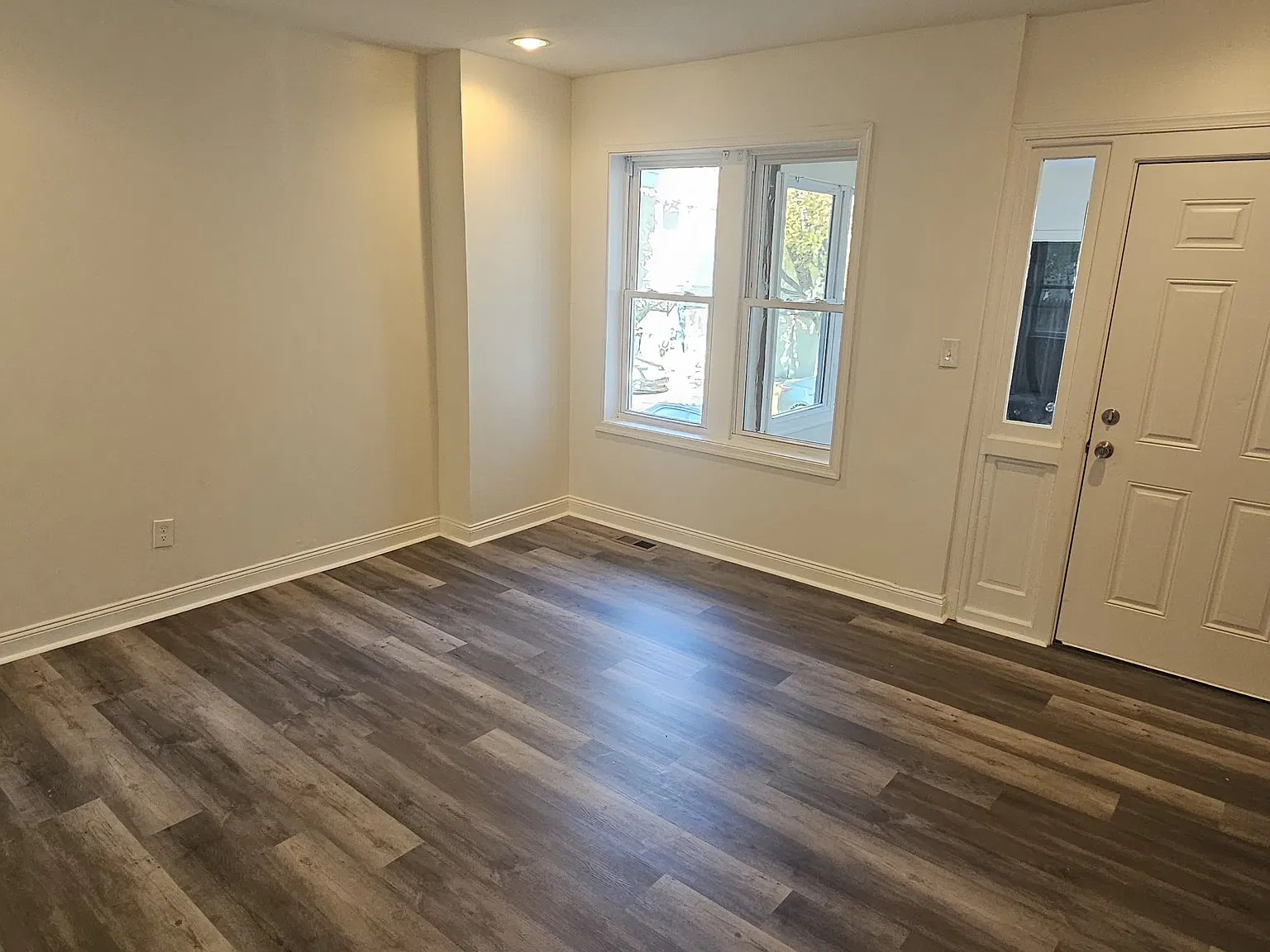 3 bed, 1.5 bath, 1400 sqft, $1,895 — Photo 3