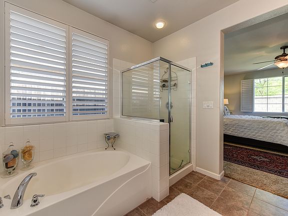 4th image of 1303 Seymour Cir