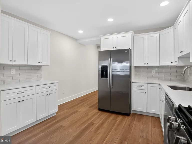 344 Grove St — Photo 12