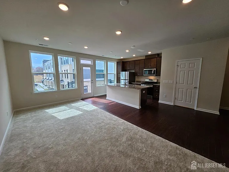605 Parker Blvd — Photo 4