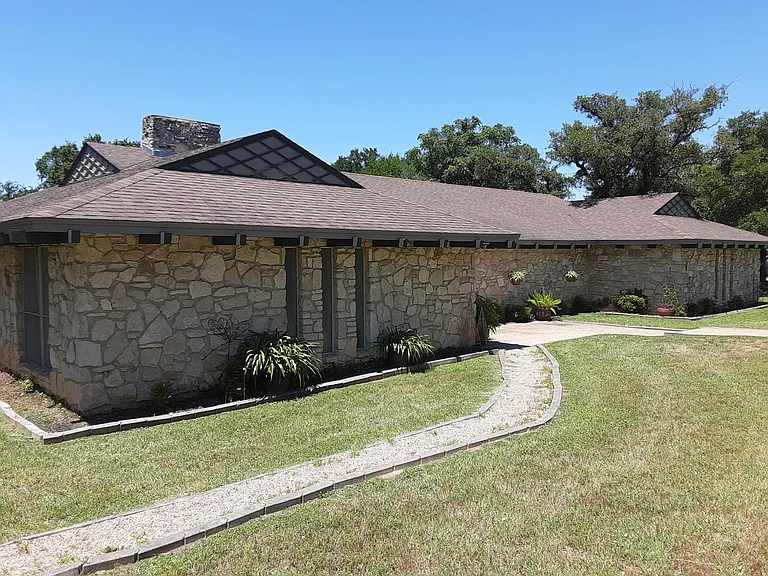 724 Whispering Oaks Dr — Photo 42