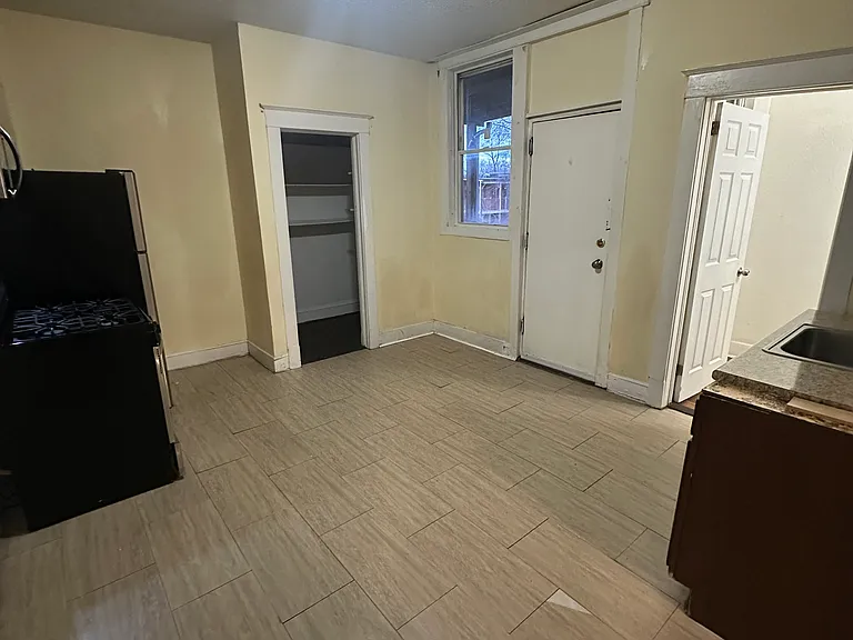 905 Park St #C-4 — Photo 4