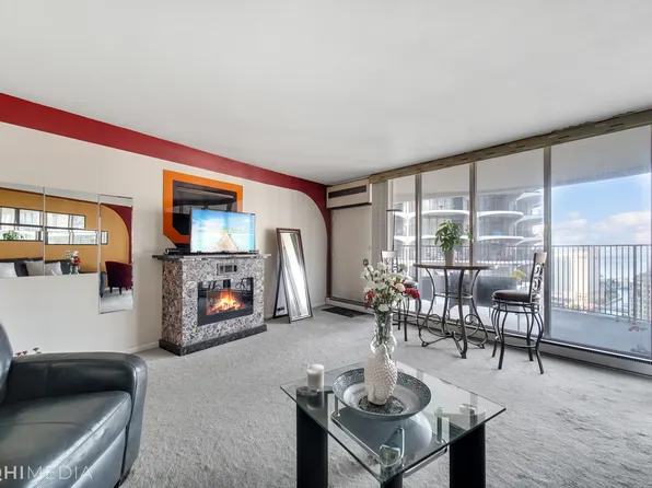 300 N State St, Chicago, IL