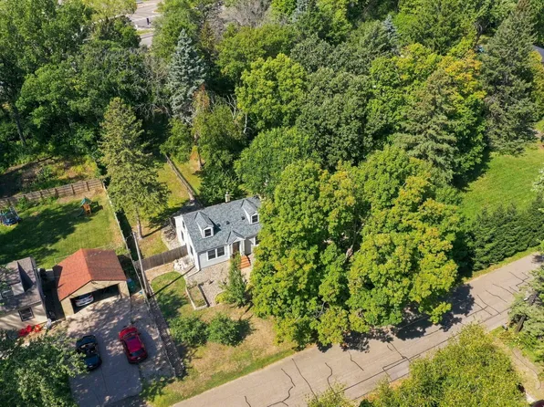 1805 Oakview Ln N, Plymouth, MN 55441