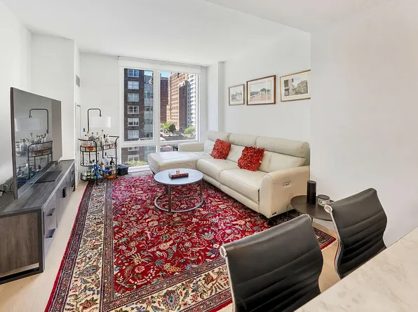 501 3rd Ave #8F, New York, NY 10016