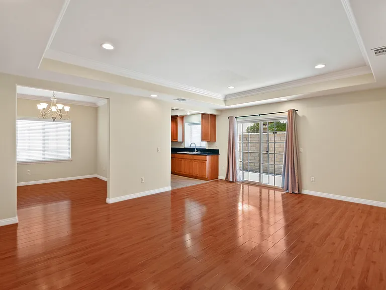 1160 E Grand Ave — Photo 15