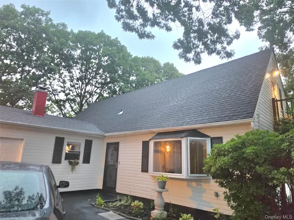 41 Fig Street, Central Islip, NY 11722