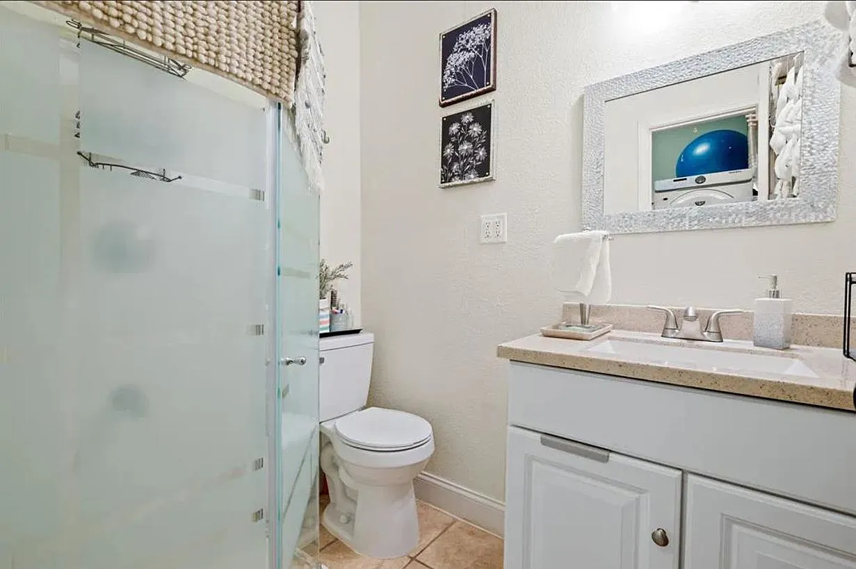2 bed, 2.5 bath, 1400 sqft, $910 — Photo 2