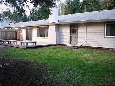 Great private backyard!  This photo doesn't do it justice, it's excellent!