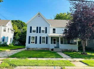 622 W Douglas St, Freeport, IL 61032
