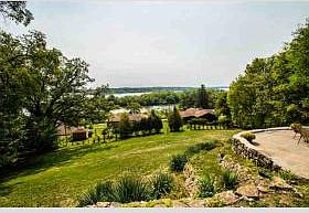 5th image of 3238 Woodland Dr