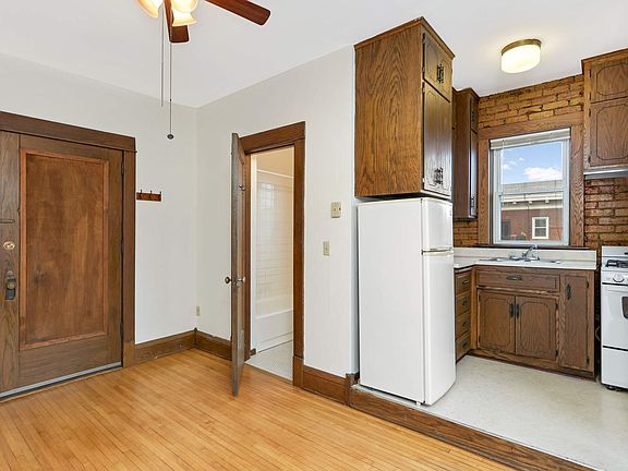 5th image of 1117 W Franklin Ave #301