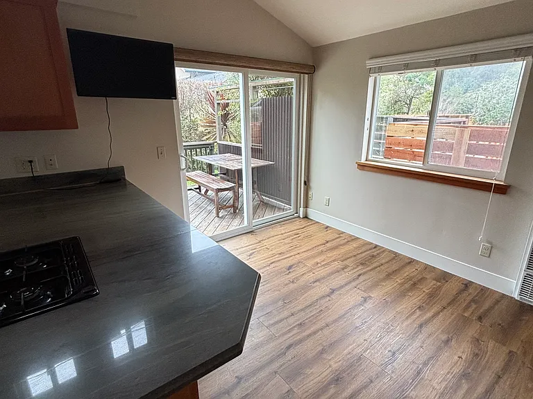 529 Hacienda Dr — Photo 12