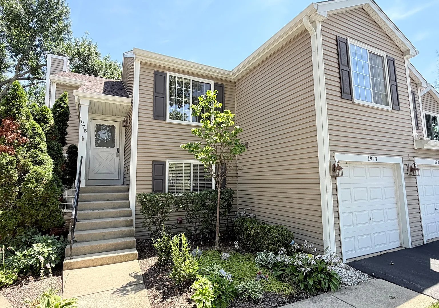 3 bed, 2.0 bath, 1700 sqft, $2,800 — Photo 1