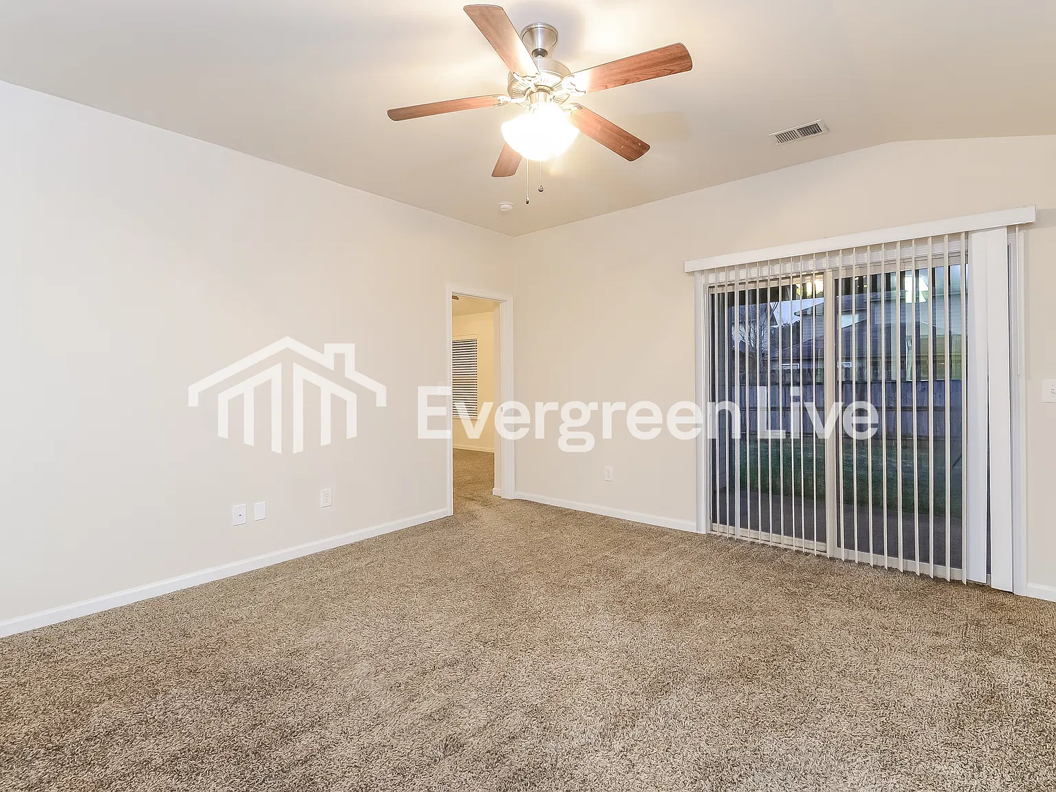 3 bed, 2.0 bath, 1264 sqft, $1,395 — Photo 2