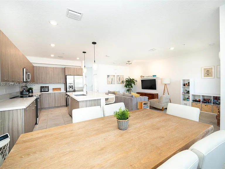 4640 SW 84th Ave #12 — Photo 5