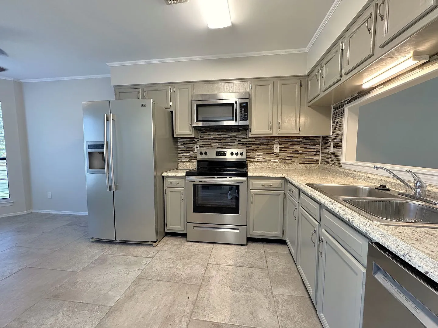 Two Story Townhome on Grelot — Photo 3