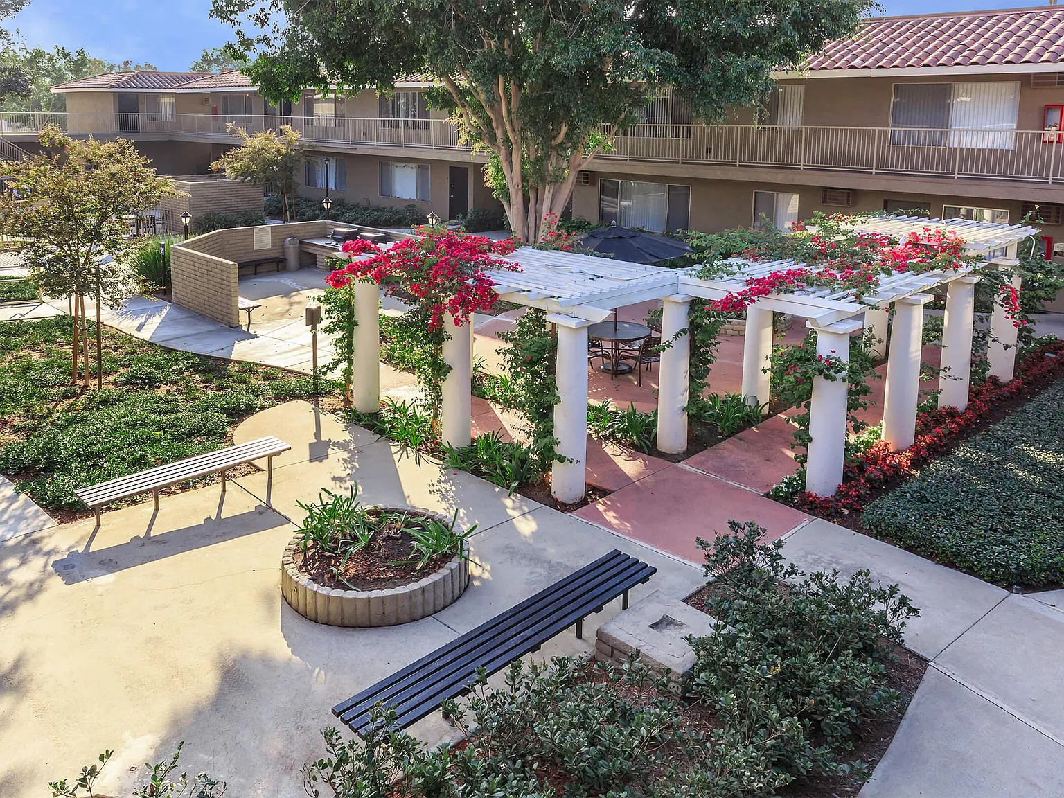 Camino Pueblo and El Rancho Apartment Homes — Photo 4