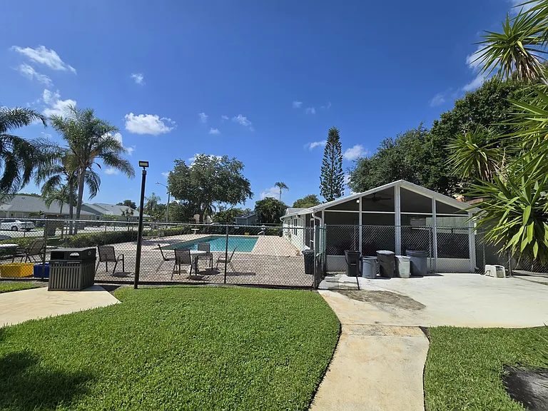 1530 Royal Forest Ct — Photo 2