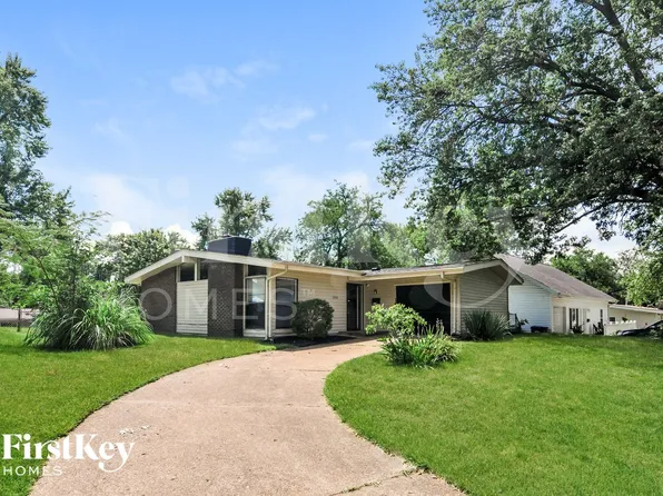 2420 Cherry Ln, Florissant, MO 63033