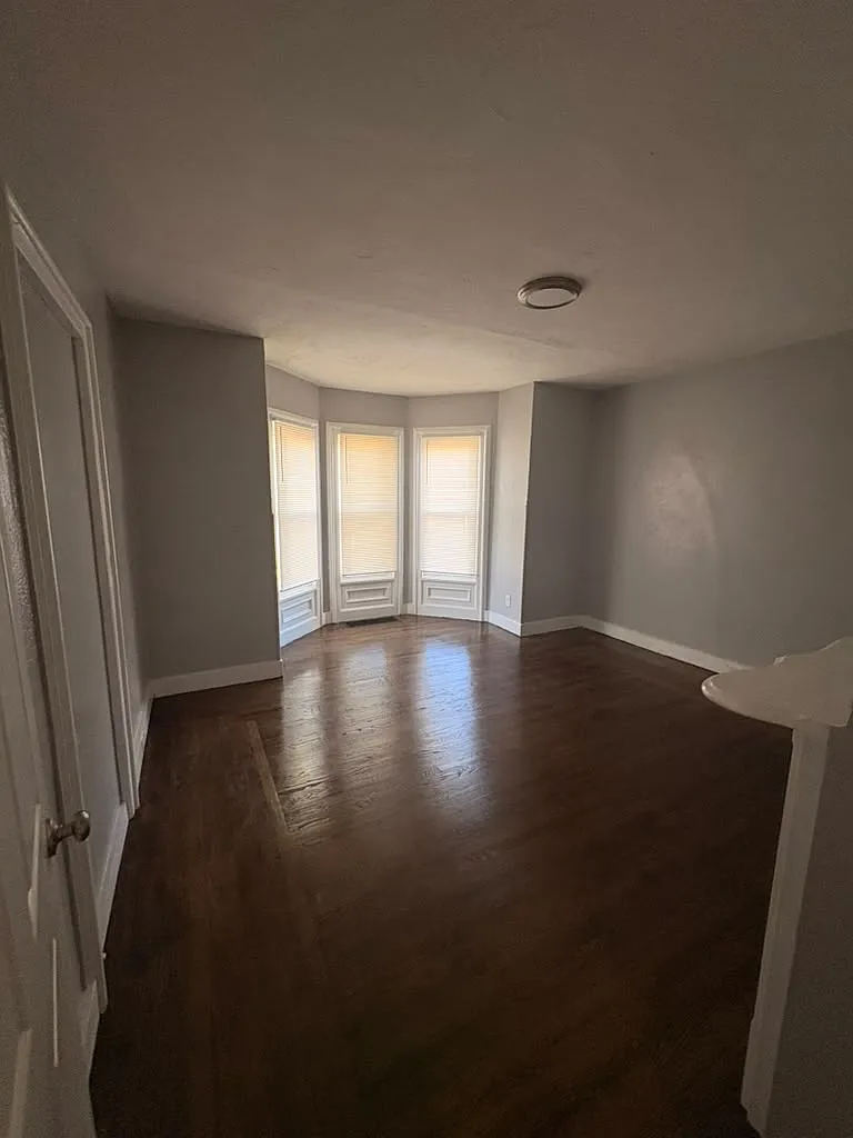 5 bed, 1.5 bath, 1500 sqft, $2,600 — Photo 1