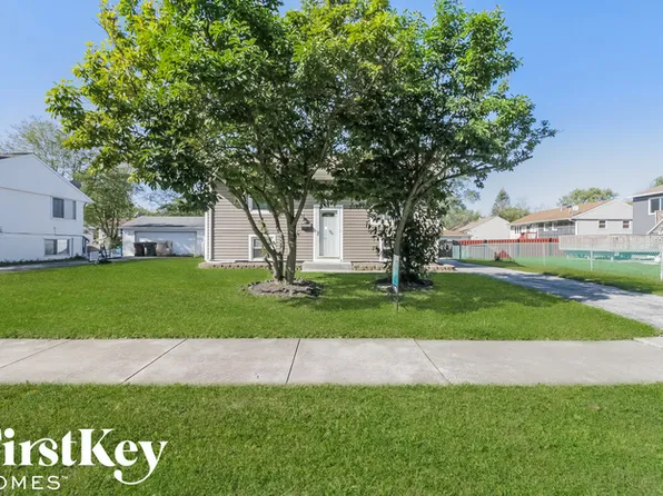 130 N Oak Ln, Glenwood, IL 60425