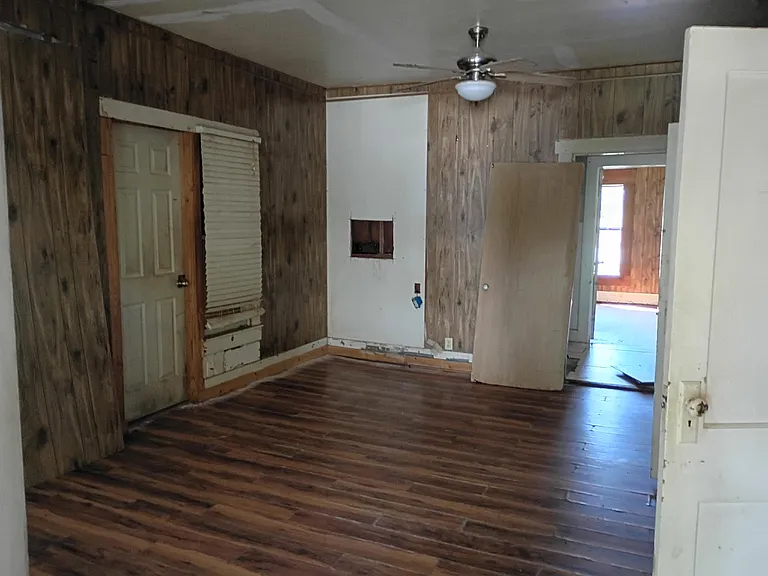 411 S Mill St — Photo 3